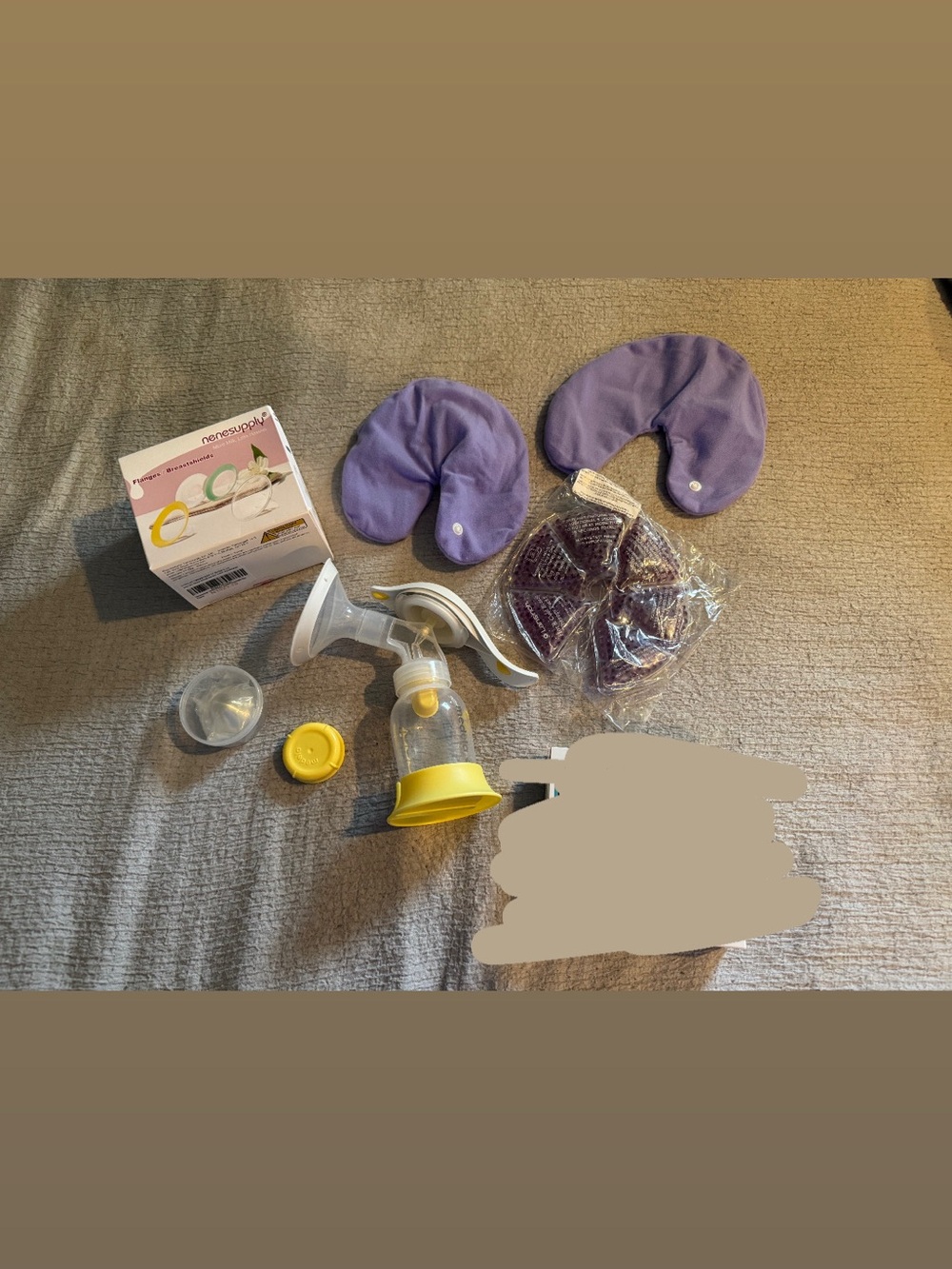 Manual Breast Pump with Purple Hot or Cold Pads